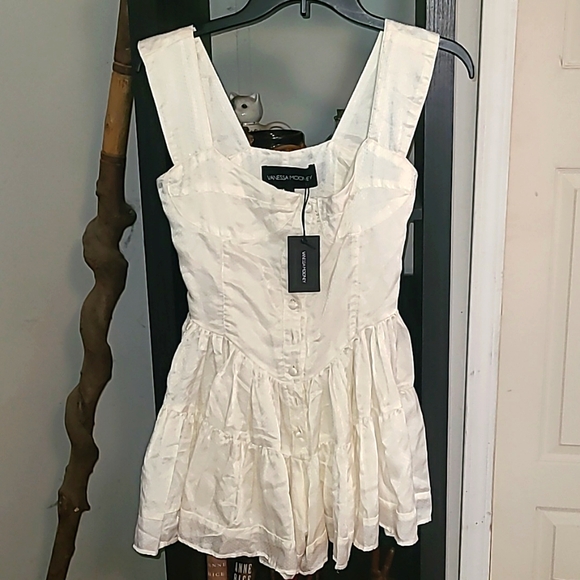 Vanessa Mooney frilly white romper, NWT. Womens sz Small - Picture 4 of 6
